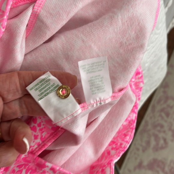 Lilly Pulitzer Jorge Romper in Print Pink Shandy Invest A Gator, Medium. - Picture 15 of 16